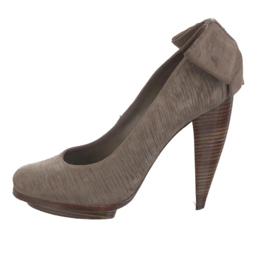 Alice + Olivia Bow Suede Pump Wooden Heel Size 38 Brown